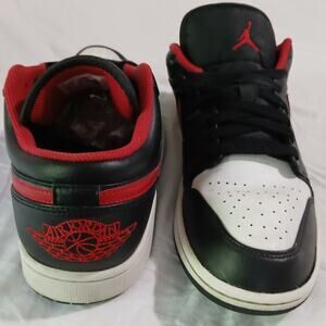 Nike Air Jordan 1 Low  size 11 black w/white toe red 2022